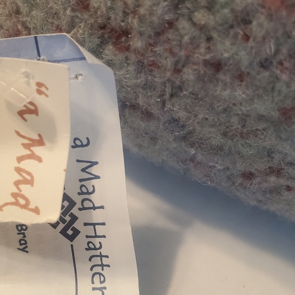 Rare Cloche Hat with Button Accents by A Mad Hatter 100% Wool Women's One Size - Picture 4 of 6